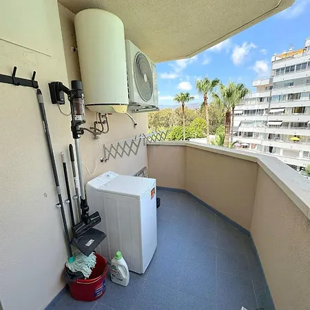 Апартаменти Oceana Beachfront Apartment - Sea Views, Pool & Spa Кальпе
