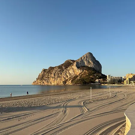 Oceana Beachfront Apartment - Sea Views, Pool & Spa Кальпе
