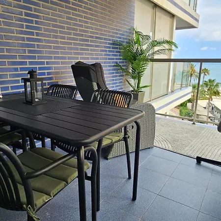 Oceana Beachfront Apartment - Sea Views, Pool & Spa Апартаменти