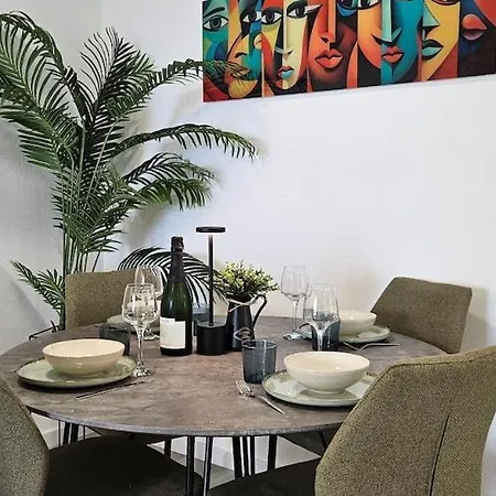 Apartamento Oceana Beachfront - Sea Views, Pool & *