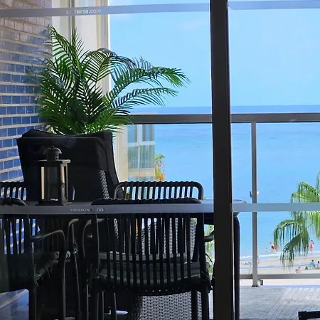 Apartamento Oceana Beachfront - Sea Views, Pool &