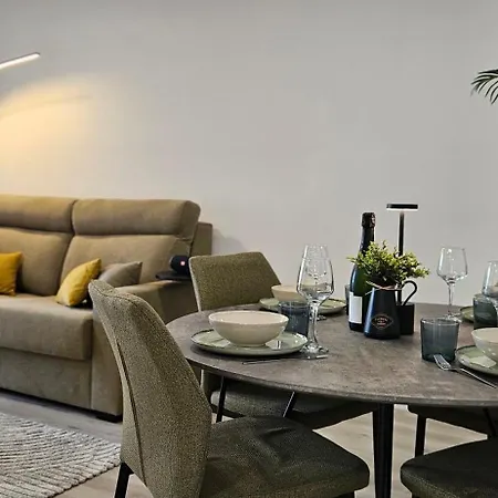 Apartamento Oceana Beachfront - Sea Views, Pool & *
